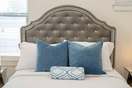 The O'Keeffe-2Nd Floor Boutique Hotel Suite 本顿维 外观 照片
